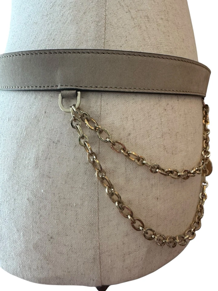 Cinturón de cuero Gucci con detalle de cadena, herrajes beige y dorado, pre amado Foto 4 de 4