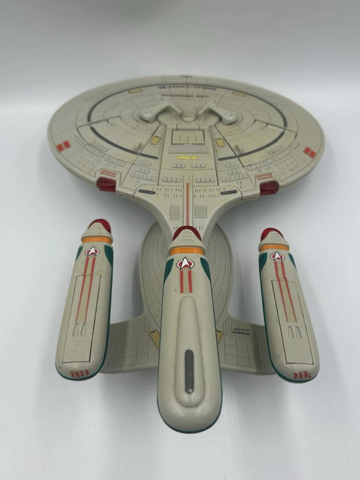 Star Trek Transwarping Starship Enterprise NCC-1701-D Playmates 16077 ~ 1996 - Image 3 of 4