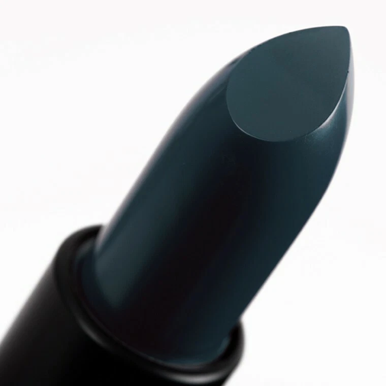 Lápiz labial Maybelline Color Sensational Powered mate, verde azulado oscuro profundo jade ahumado Foto 2 de 4