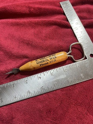 Vintage Wood Guernsey Dairy Opener, Elder Row Dairy in Omro, WI.  Phone 57-R. - Imagen 2 de 8