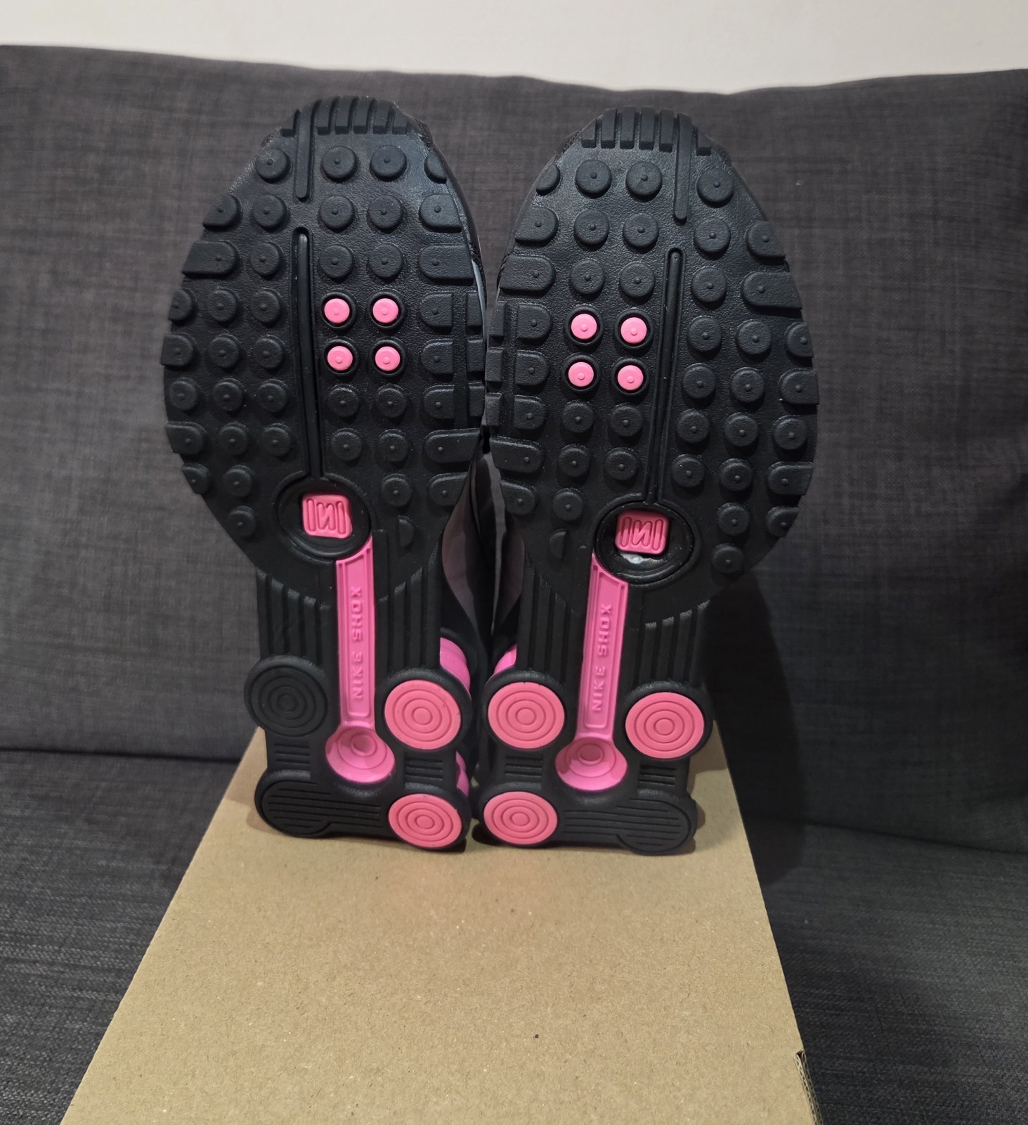 Nike Shox R4 Black Metallic Silver Pink Blast 38.5 EUR US 7.5 Women New AR3565 thumbnail 4