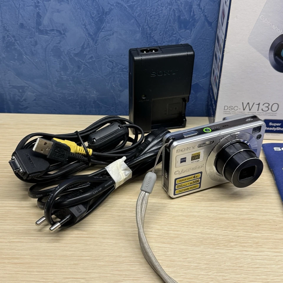 Sony Fotocamera Digitale Cyber-shot DSC-W130 8.1MP Silver Tested Complete In Box - Immagine 3 di 4