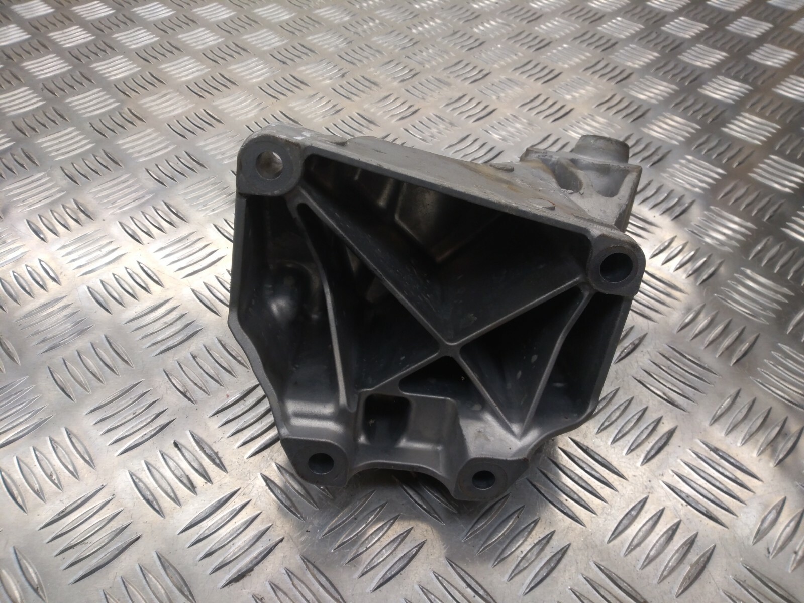 B264 MERCEDES-BENZ GLE Left Engine Bracket A6512233804 | eBay