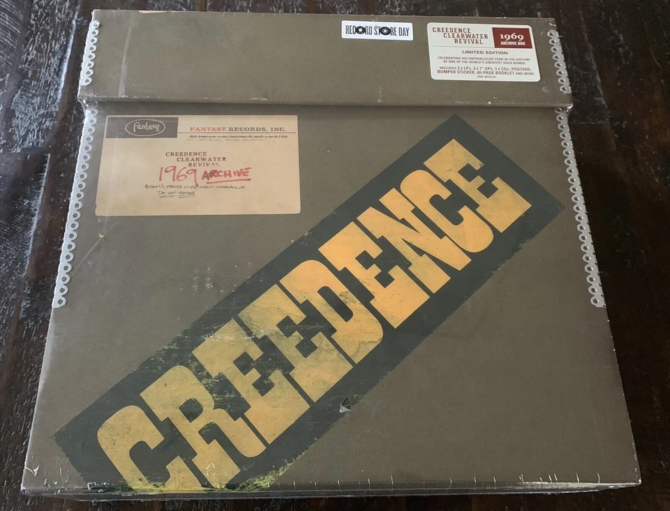 CREEDENCE CLEARWATER REVIVAL 1969 ARCHIVE BOX SET 3LP 3EP 3CD Record Stoe Day - Image 2 of 4