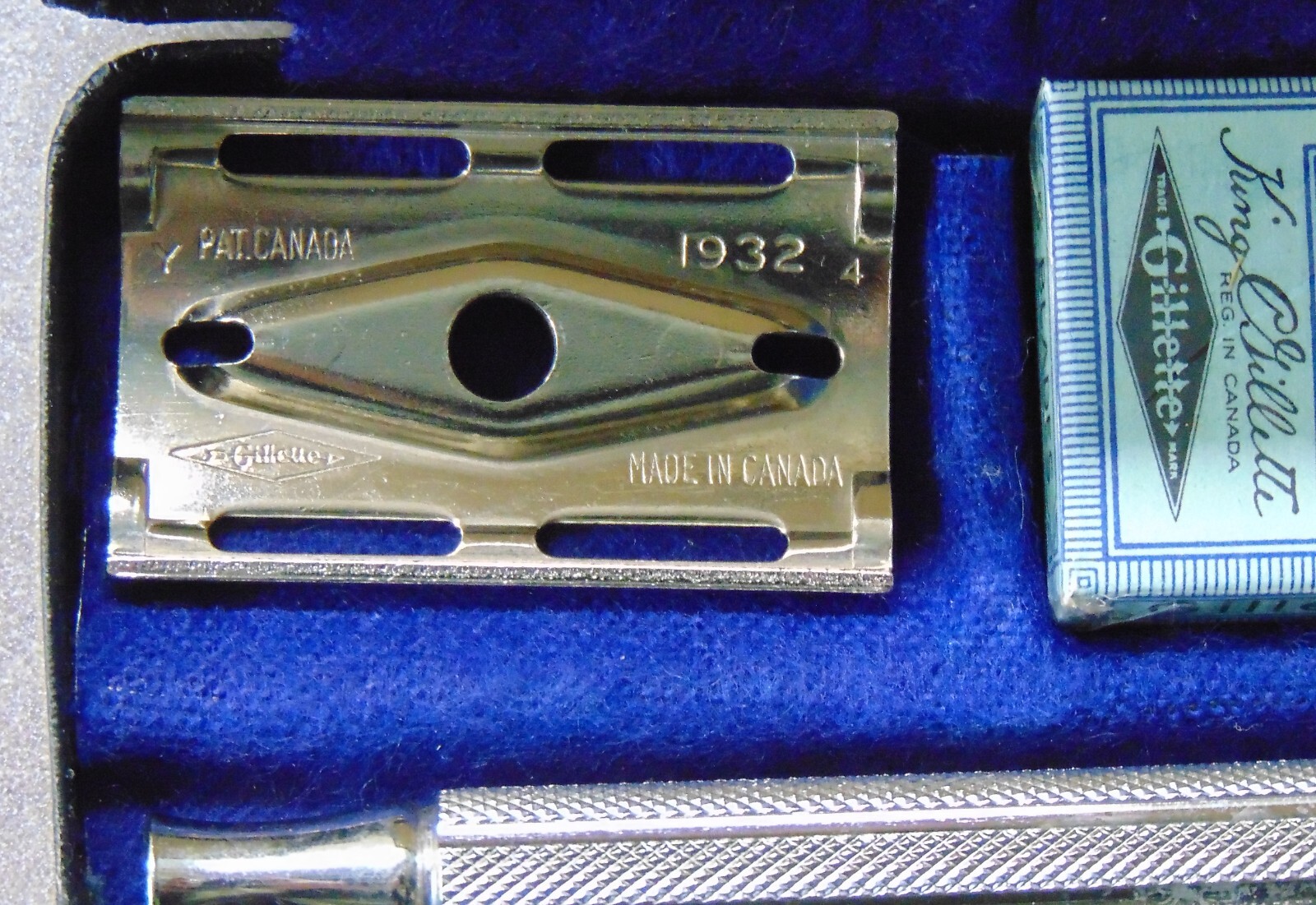 NEW Vintage Gillette Tech 1953 Safety Razor Made in Canada Blue Case