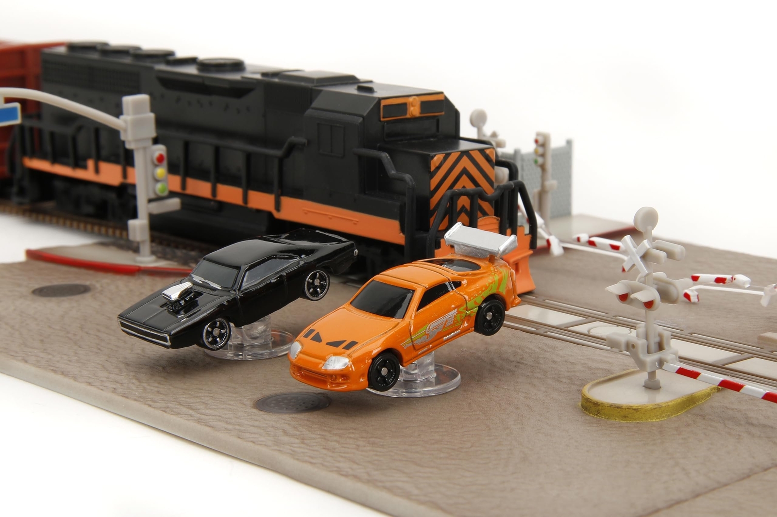 Fast & Furious Final Race Train Nano Scene & 2 1.65" DieCast Cars