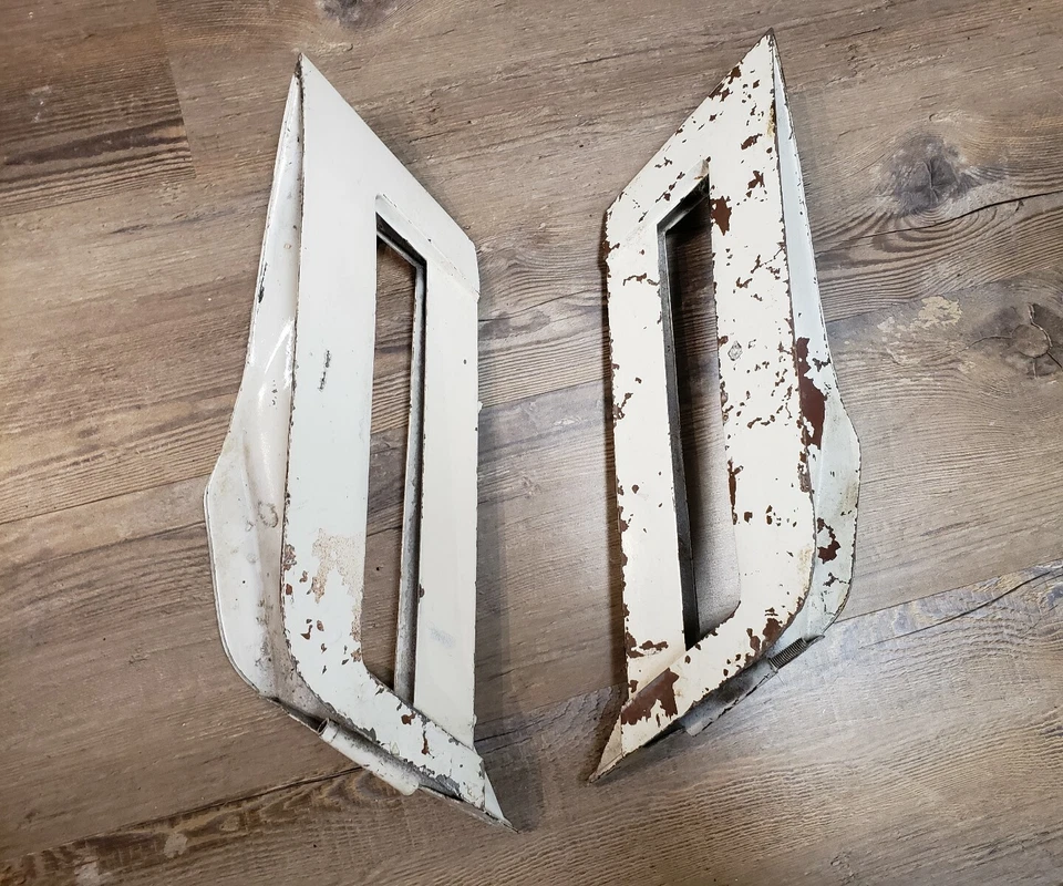 1967 Cadillac Eldorado Passenger & driver Side Taillight housings gm oem — 第 3/4 张图片