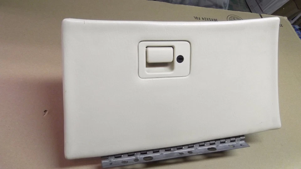 GUANTERA LINCOLN MARK VIII 1997-98 MARFIL BUEN CIERRE-TABLERO PARTE CREMA 97 8 Foto 2 de 4