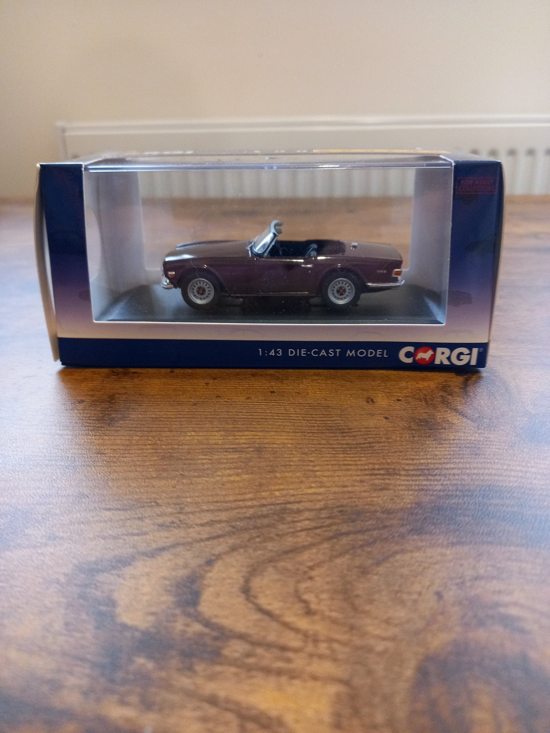 Vanguards 1/43 Scale - VA14700 Triumph TR6 Roadster Damson Diecast Model Car