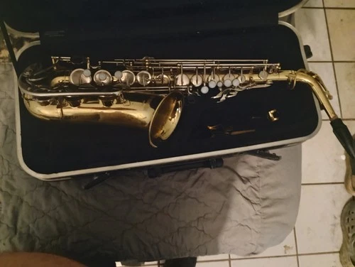 Yamaha YAS23 Alto Saxophone MADE IN JAPAN - Gold WITH CASE