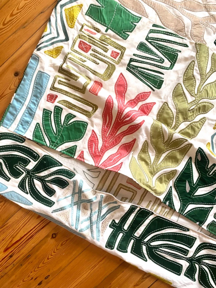 Stunning Osborne & Little Cushion  Cover - Totem / Leaf Colour-way. 88cm x 88cm. - Image 3 of 4