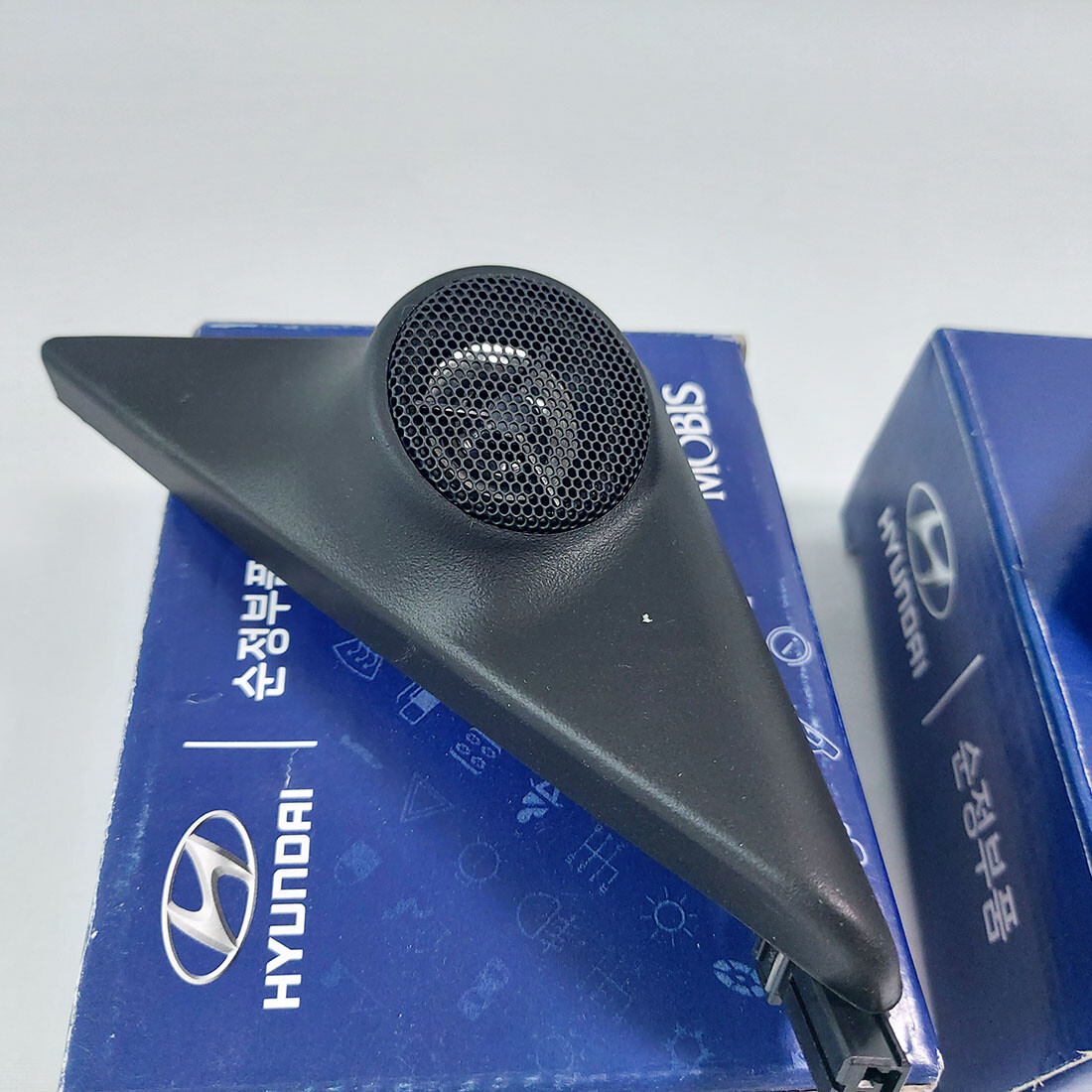 2013-2015 HYUNDAI i30 / ELANTRA GT Genuine OEM Tweeter Speaker Set 2013-2015 HYUNDAI i30 / ELANTRA GT Genuine OEM Tweeter Speaker Set