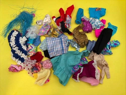 Vintage Barbie And Friends Doll Clothing Lot (1202)