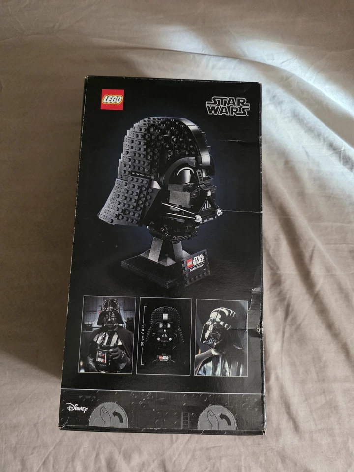 LEGO Star Wars: Darth Vader Helmet (75304) 834 pcs - Image 2 of 4