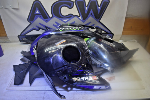Z4-2 LARGE BOX LOT FAIRINGS FLAWS 21 YAMAHA YZF R3 YZFR3 2021 BIKE FREE US SHIP