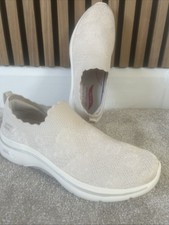 Skechers Go Walk Arch Fit 2.0 Slip On Trainers. Cream. UK Size 6. RRP £75. BNWOB
