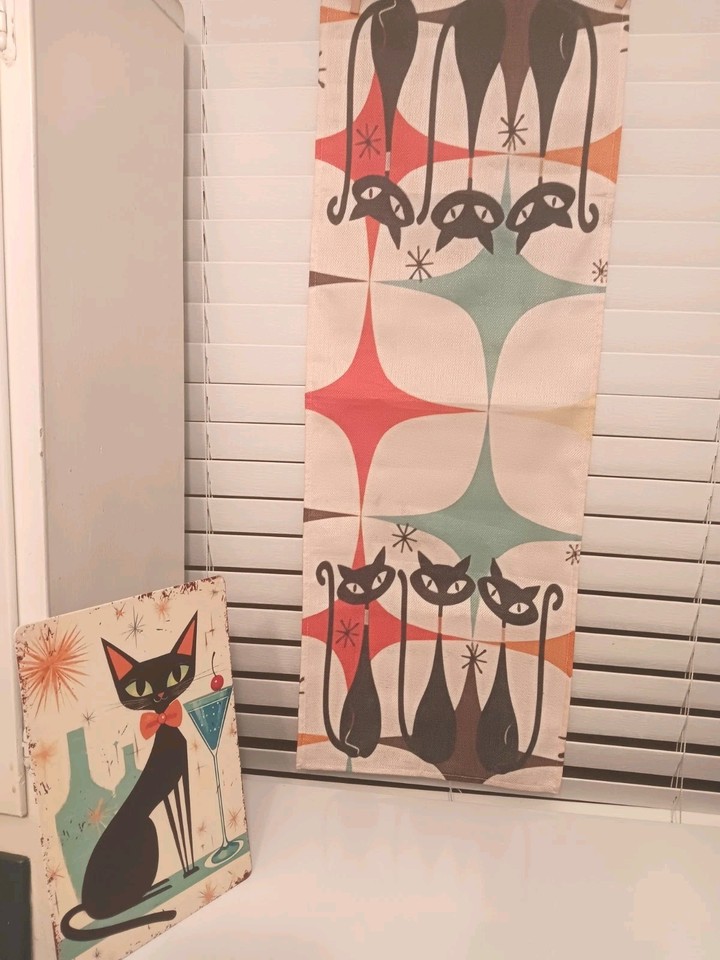 A matching MCM metal cat wall art + table runner set is peak kitsch charm — the kind of coordinated retro cat decor that makes a room feel intentionally curated, not accidentally cluttered.