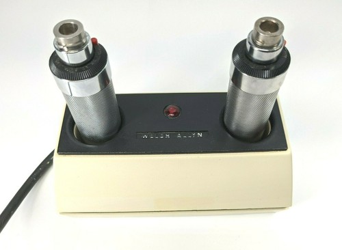 Welch Allyn 3.5V 71110 Universal Desk Battery Charger w/ two 71670 handles 