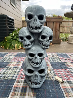 Vintage 1998 Paper Magic Group Halloween Stacked Skulls Foam Mold 18 