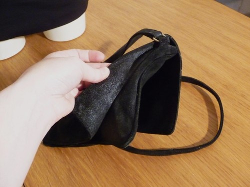 🌼 Sac à Main en Daim Noir avec Rabat Aimanté et Bandoulière- Petite Mendigote - Foto 3 di 11