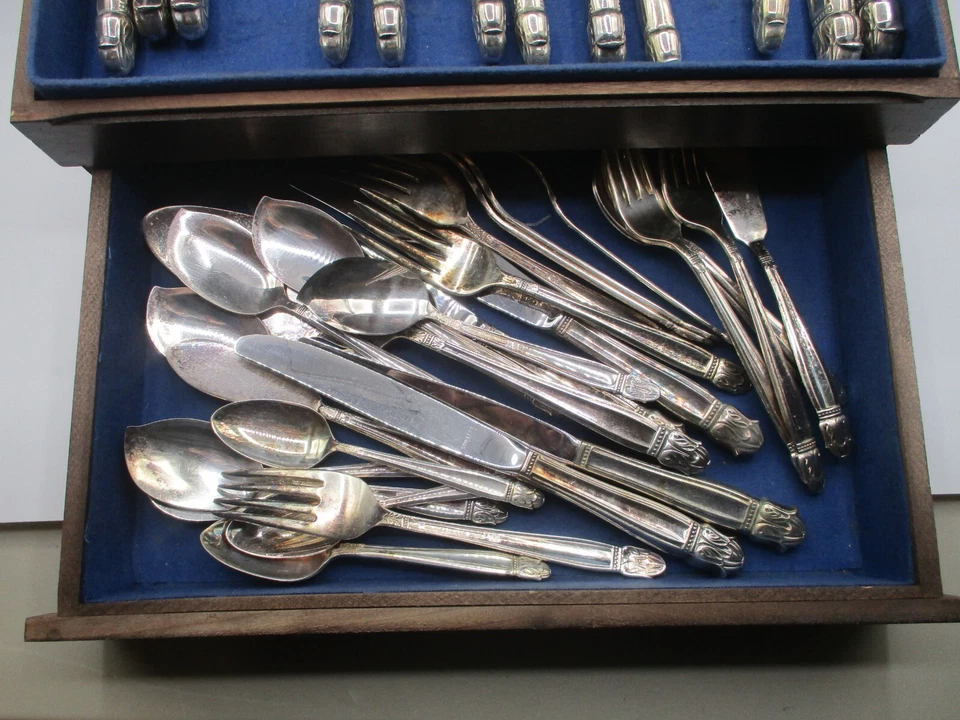 HOLMES & EDWARDS DANISH PRINCESS SILVERPLATE FLATWARE ~ HUGE SET 110 PCS! - Image 3 of 4