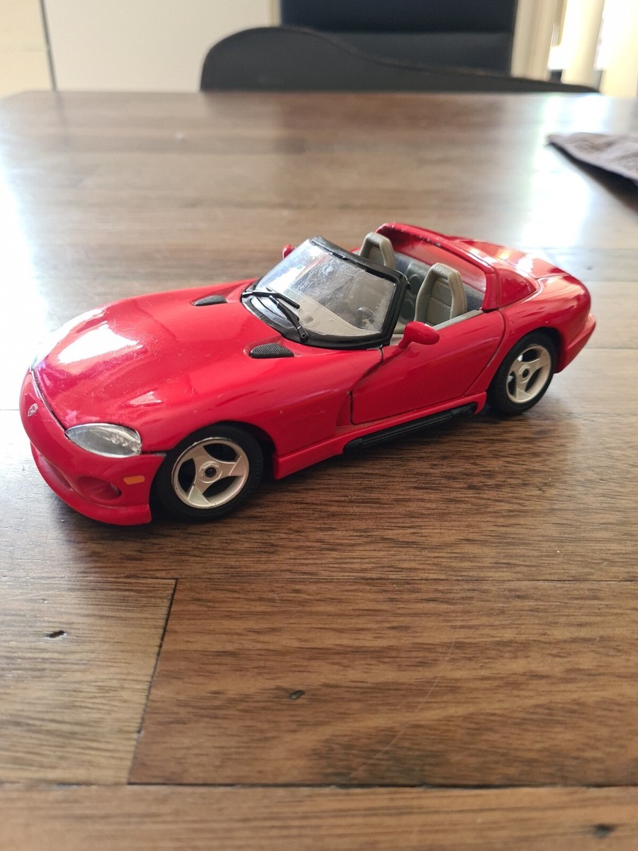Voiture Miniature Dodge Viper RT10 Au 1/18 Par Burago – Modèle Rouge, échelle Précise, Collection Italie