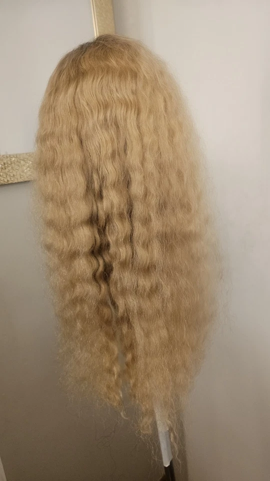 High-Quality Regular Top 24" blonde Wavy 150% Virgin Human Hair  Lace Wig  - Image 2 of 4
