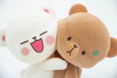 Milk Mocha Bear x Shopville Exclusive: Hugging Figurine - Fuzzy