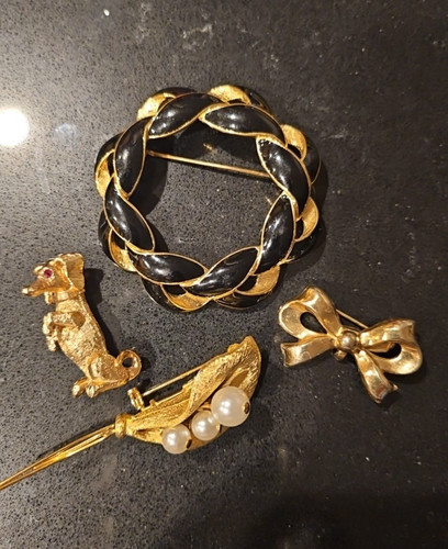 Lot Of 4 Pins Brooches Marked Large And Small marked