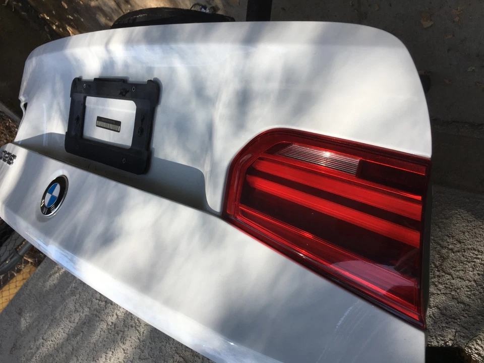 Оригинальная белая задняя крышка багажника 2012–2018 BMW F30 3 серии 320i 328i 335i - Изображение 2 из 4