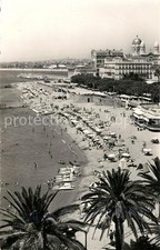 Saint-Raphael Var La plage promenade au fond ...
