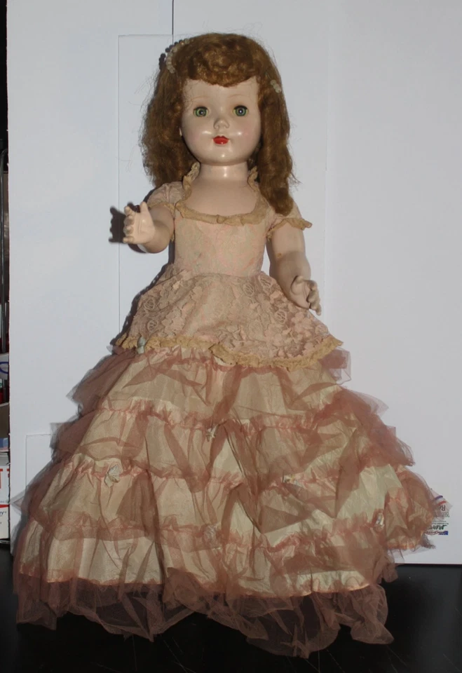 VINTAGE 1950 PERSONAGEM AMERICANO BONECA SWEET SUE WALKER 24 EM VESTIDO E SAPATOS ORIGINAIS - Imagem 3 de 4