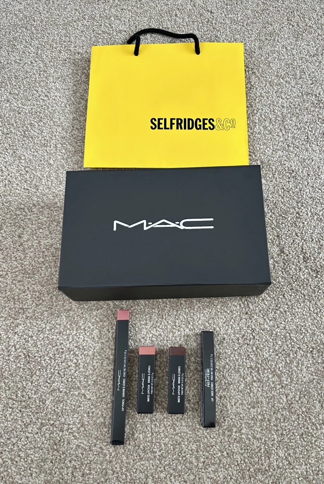 6 Pcs Gift Set MAC Kit Velvet Teddy Double Fudge Matte Lipstick Lip Pencil Base
Opens in a new windo