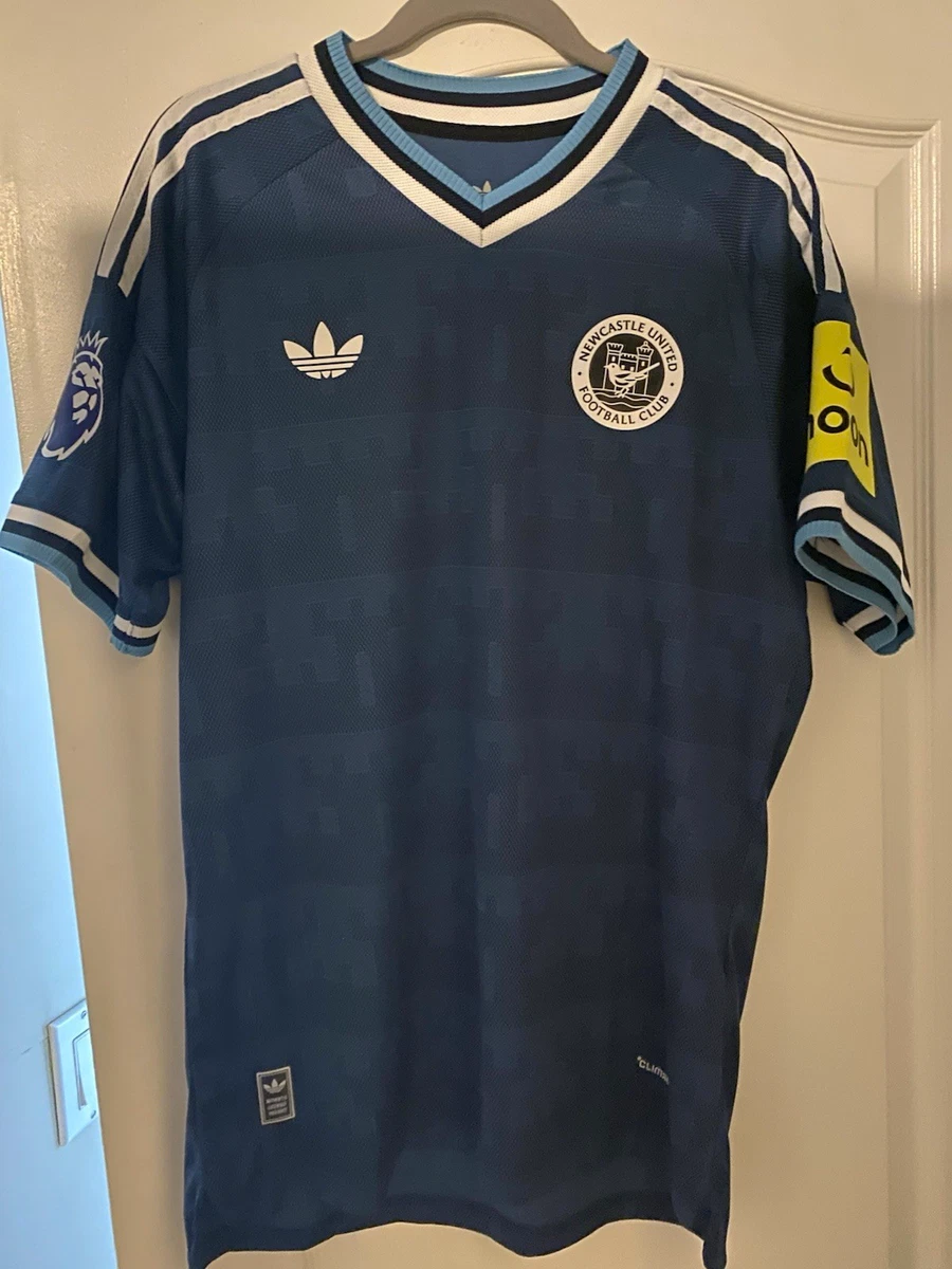 25+ Newcastle United Size 2XL International Club Soccer Fan