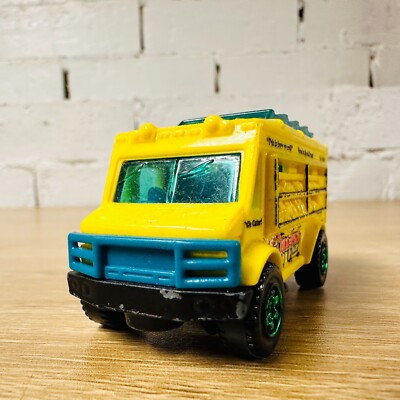 Food Truck Fun Fun Sushi Yellow Green MB889 2015 Adventure City