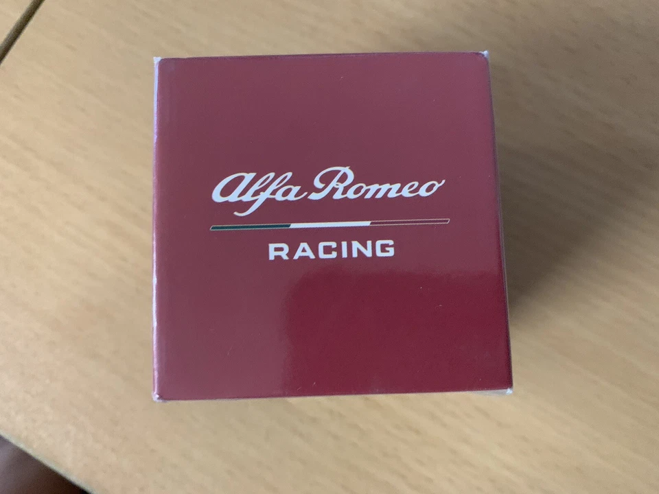 1/8 SPARK-MODEL - BELL HELMET - GIOVINAZZI 2019 Season Alfa Romeo Racing Team - Immagine 4 di 4