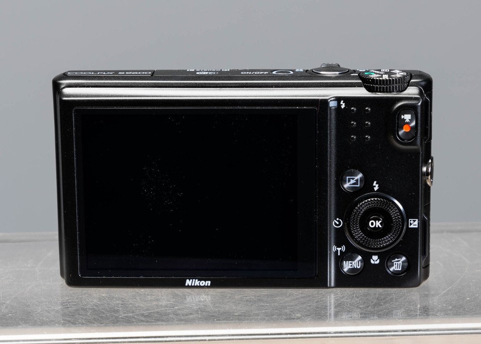 Nikon Coolpix S9600 Fotocamera Digitale Compatta – Bianca, Punta E Scatta