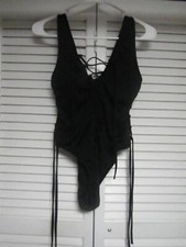 LADIES ONE PIECE BLACK LACED SIDES SWIM SUIT SIZE MEDIUM PADDED CUPS POLYBLEND