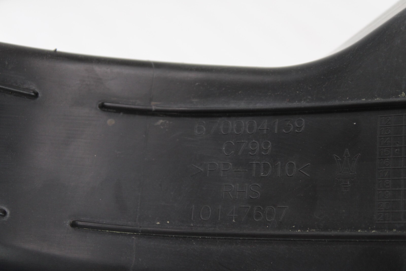 2014-2020 Maserati Ghibli RWD Front Right Bumper Cooler Cowl Air Guide Cover OEM