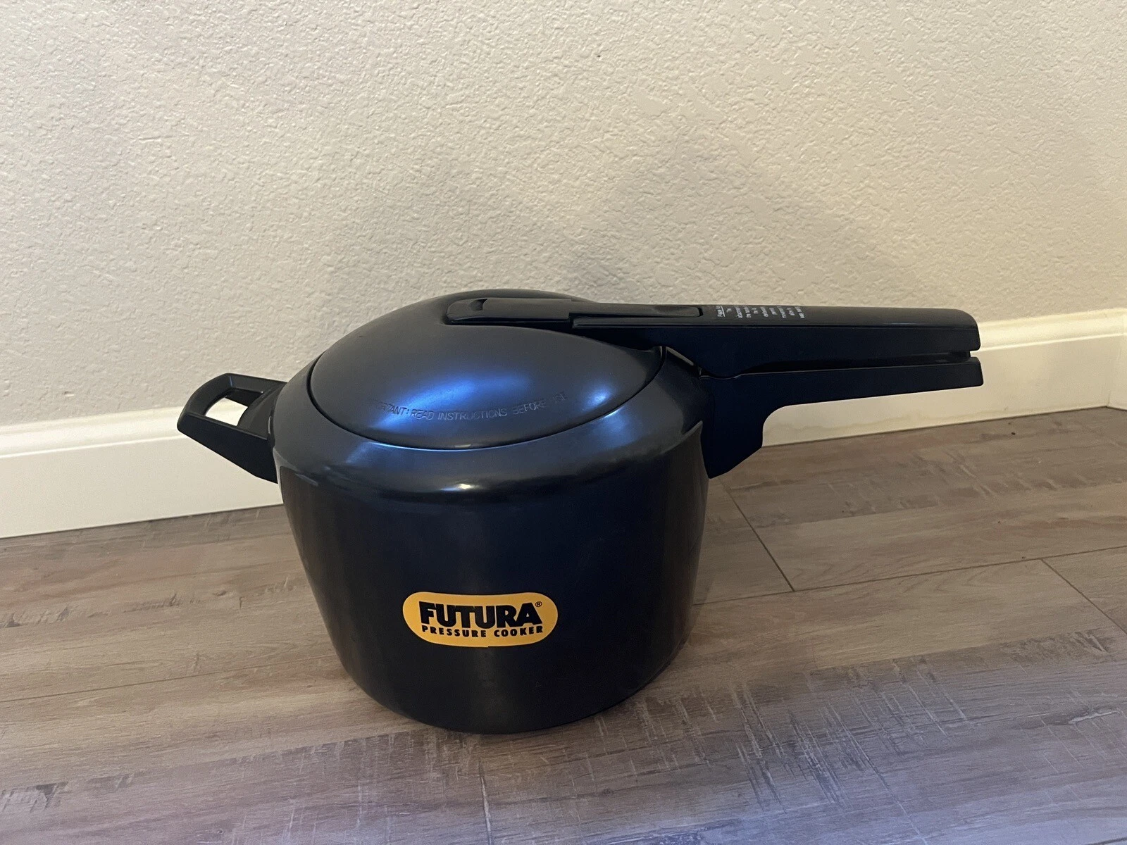 Hawkins Futura Black Hard Anodized 6 Liters L Induction Base Pressure Cooker