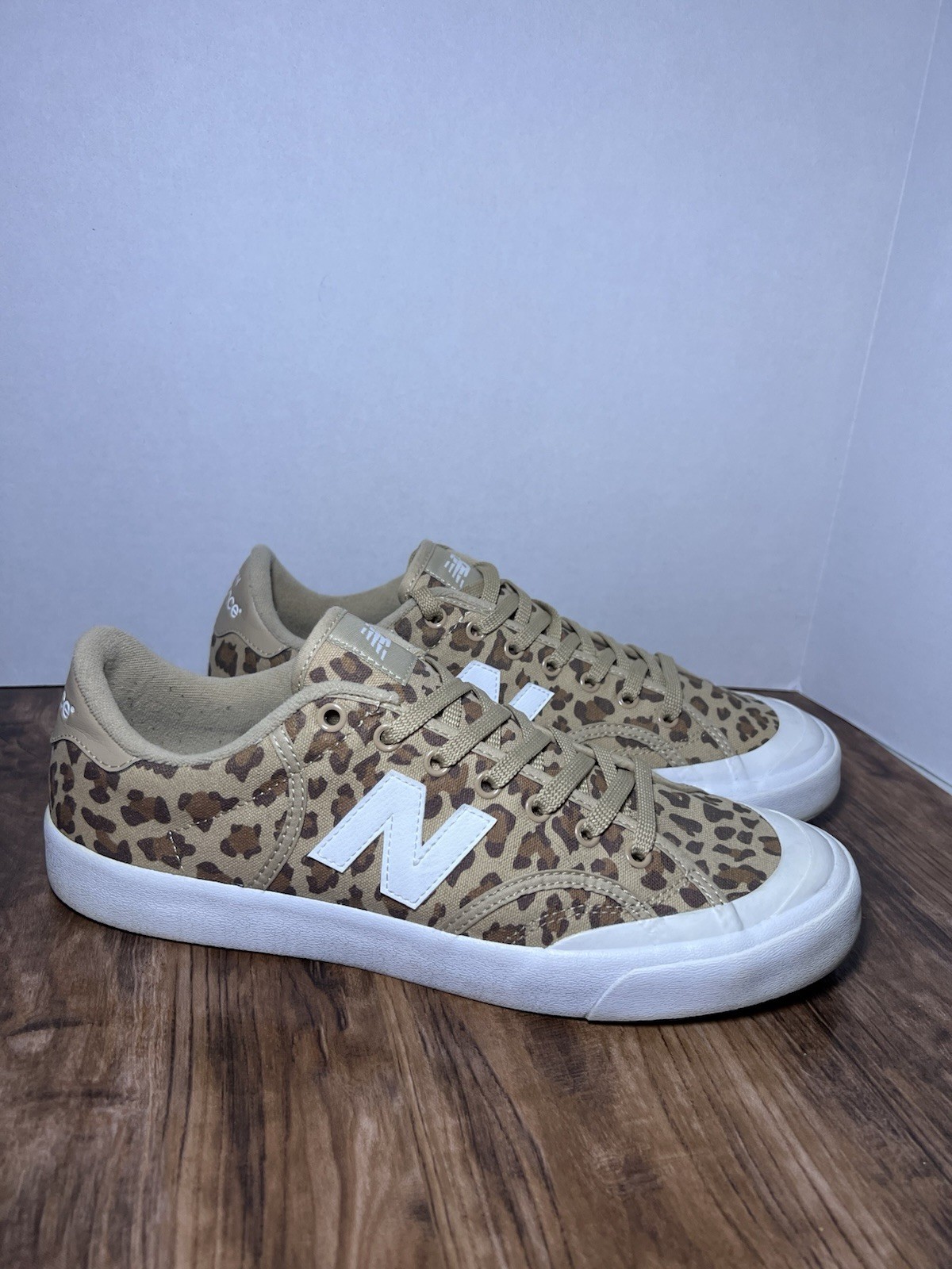 New Balance men’s Size 10.5D CLASSICS PRO COURT Print Canvas Sneakers New Balance men’s Size 10.5D CLASSICS PRO COURT Print Canvas Sneakers