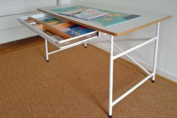 Kinderschreibtisch KINTO wie Eiermann – Tischplatte und Gestell weiß 120 x 68 cm - Bild 2 von 4