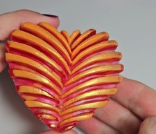 Originelles Valentinstag Geschenk: Herz aus handgemachter Seife mit Seifenkugeln