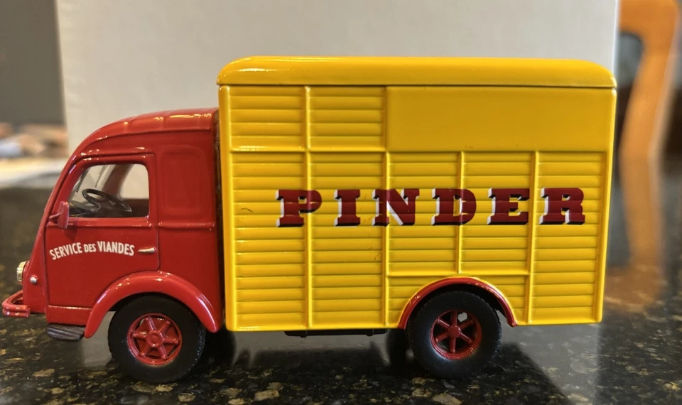 CORGI PINDER CIRCUS SERVICE DES VIANDES RENAULT GALLION 1:43 - Image 2 of 4