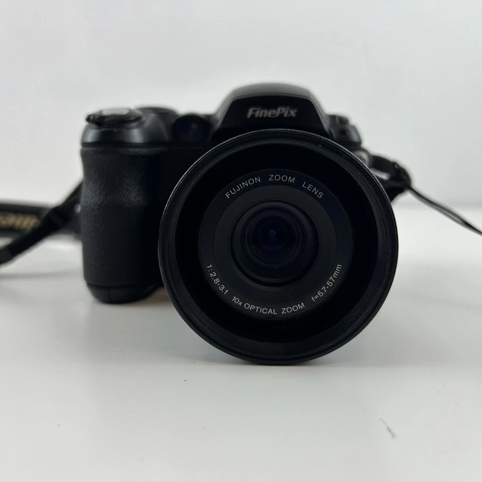 Fujifilm FinePix S5500 4.0MP Digital Camera Black Adapter Ring AR-FX5A & Case - Image 4 of 4