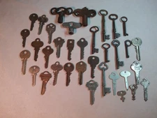 Lot of 35 Vtg and Misc Keys  Cole Ilco Yale Skeleton Barrel Round Head Keys