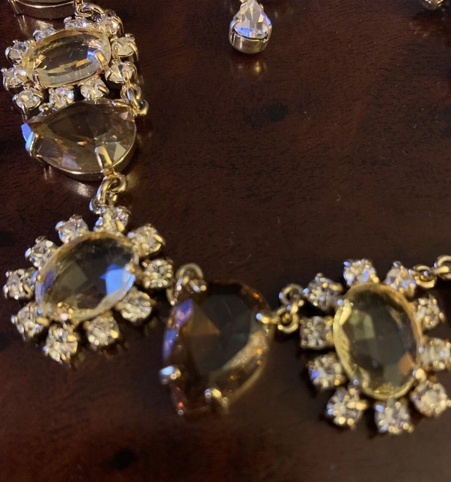 Conjunto de collar y pendientes colgantes Ann Taylor - pedrería/oro/ámbar nuevo Foto 2 de 4