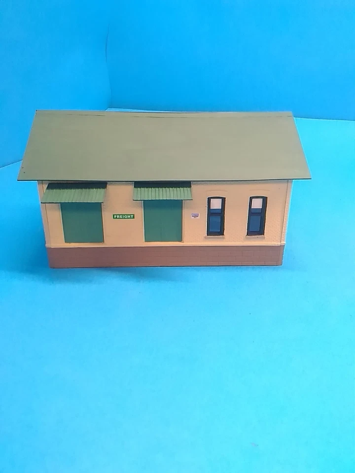 ho scale DPM freight station custom painted - Image 3 of 4