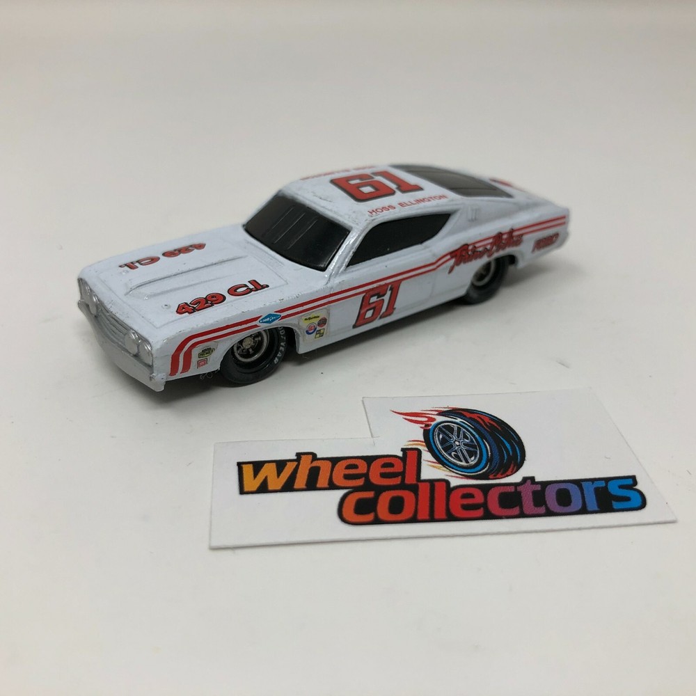 Ford Talladega * Diecast Model 1:64 Scale Racing Champions * F2023