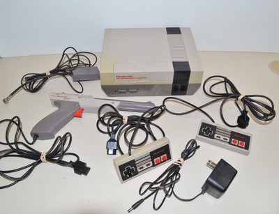 Vintage NINTENDO NES Video Game System Console Controllers Zapper Light Gun